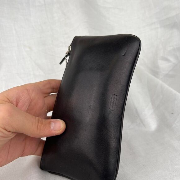 Vintage Black leather Coach pouch with zipper closure and signature logo - Picture 3 of 8
